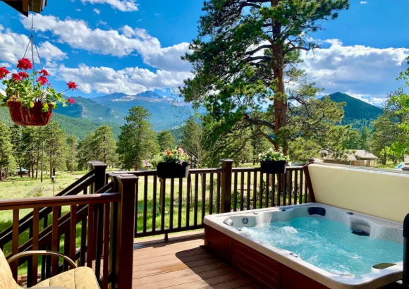 Best Views-Coaster Passes-Next to RMNP-Pool-Hot Tub-Fireplace-King Bed-A/C-BBQ