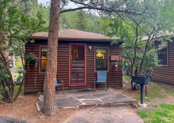 Castle Mountain Lodge – Two-Bedroom House