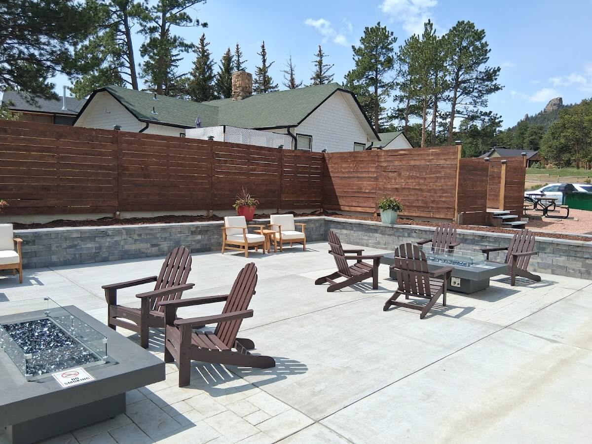 Kinnikinnik Motor Lodge