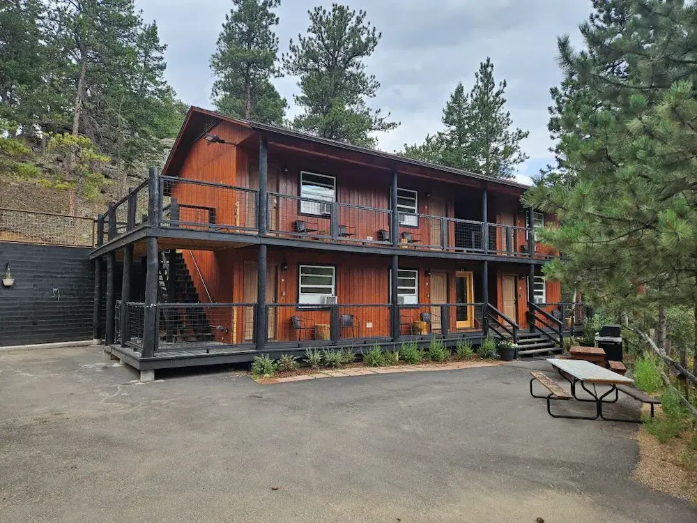 Cabin 19- King Studio! Gorgeous views! Hotel Style