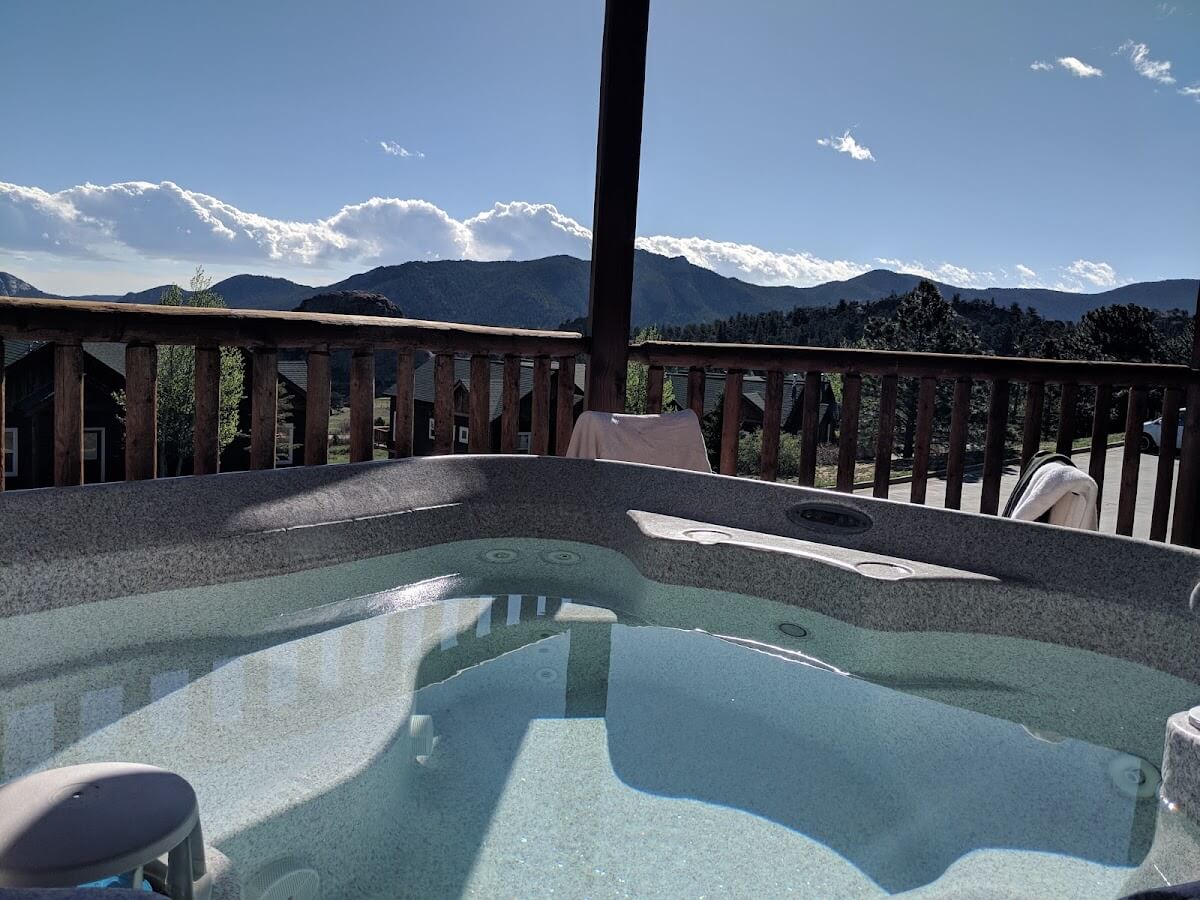 Mary’s Lake Lodge