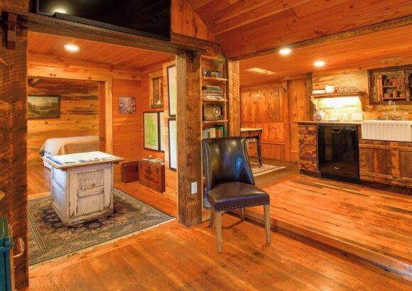 Storybook Exploration Cabin – Best of Cozy Colorado Mountain Cabins – Prime Loc