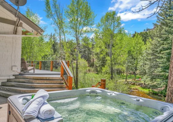 Wildhorse at Estes- A family riverside retreat W/ HotTub, Game Room