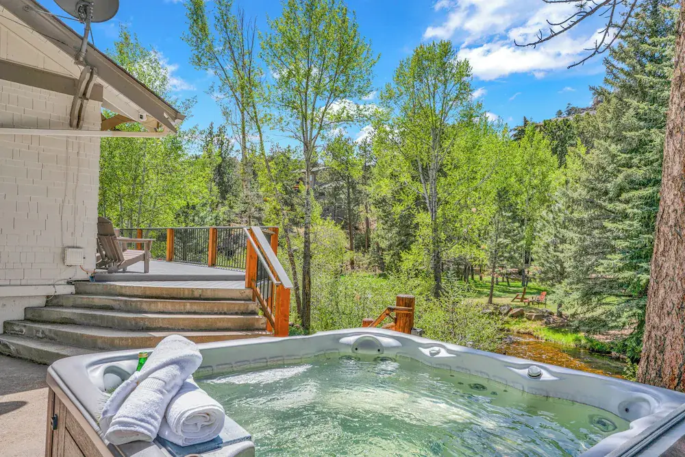Wildhorse at Estes- A family riverside retreat W/ HotTub, Game Room
