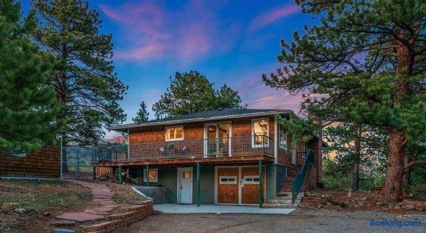 20 percent off Hot Tub! Pets Ok! Perfect Estes Park Getaway, Walk to Town 3 Kings!3337