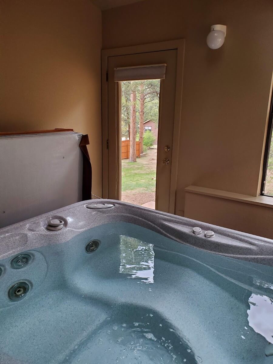 Castle Mountain Lodge