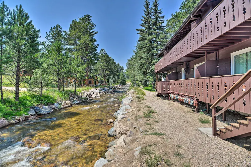 Cozy Condo on Fall River – 1 Mile to RMNP Gate!