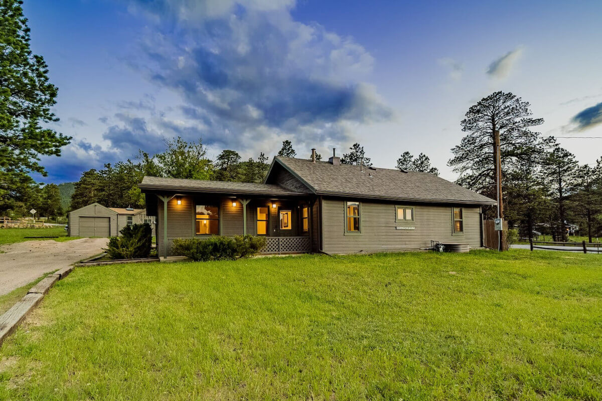 Hot Tub, Fenced Dog Yard, AC, Nat’l Park Views
