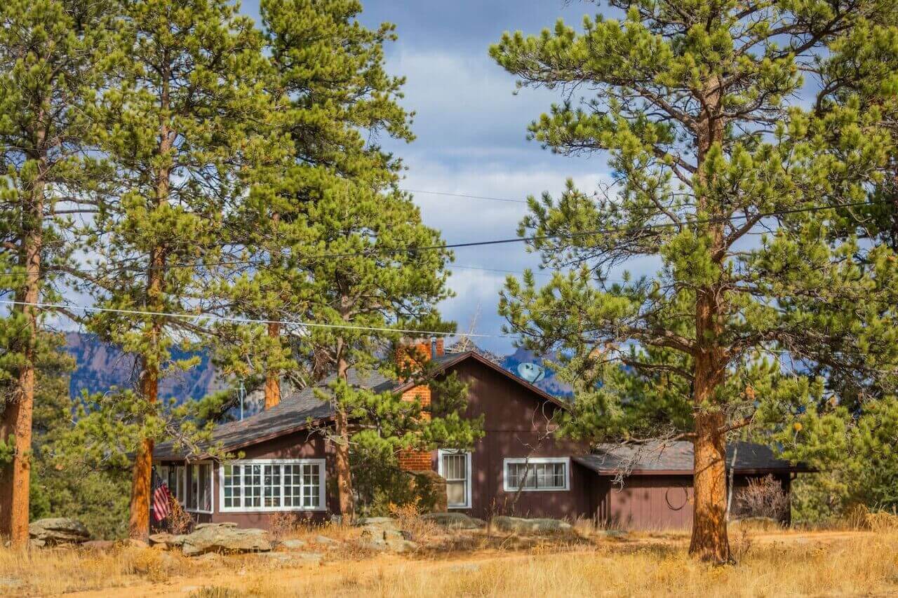 Hot Tub & Fireplace in 1925 Cabin, Minutes to RMNP