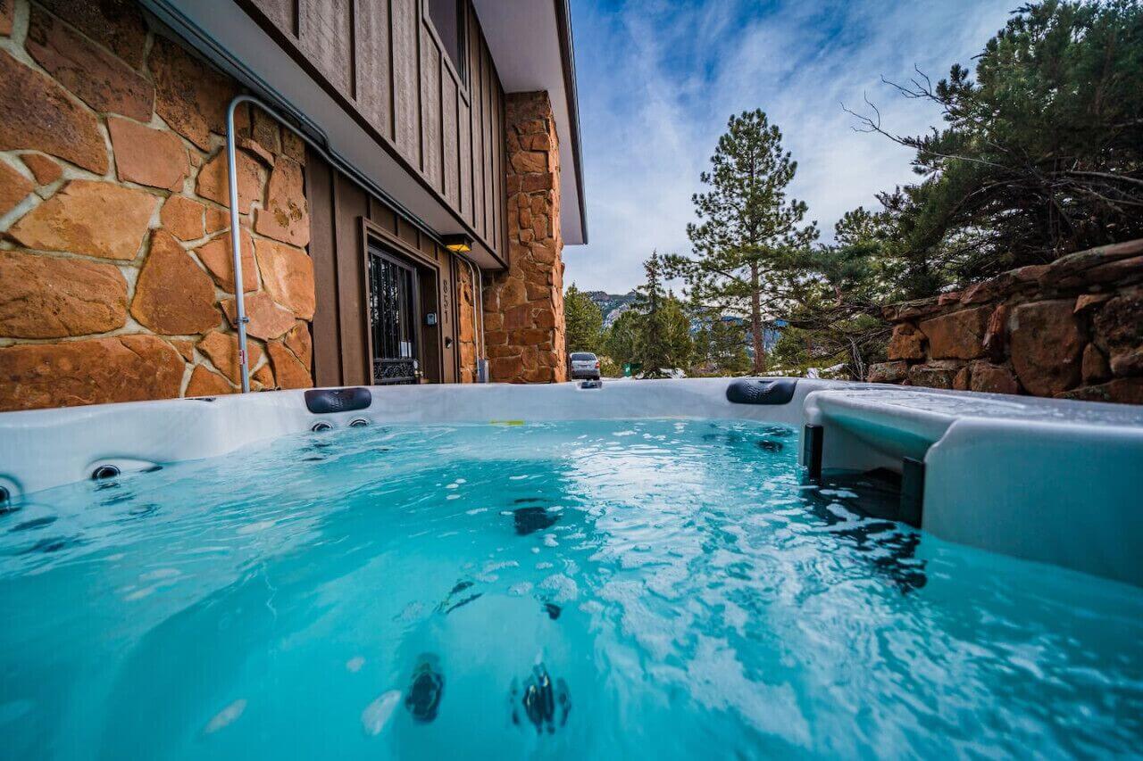 Longs Peak Views, Game Room, Fireplaces. Sleeps 12