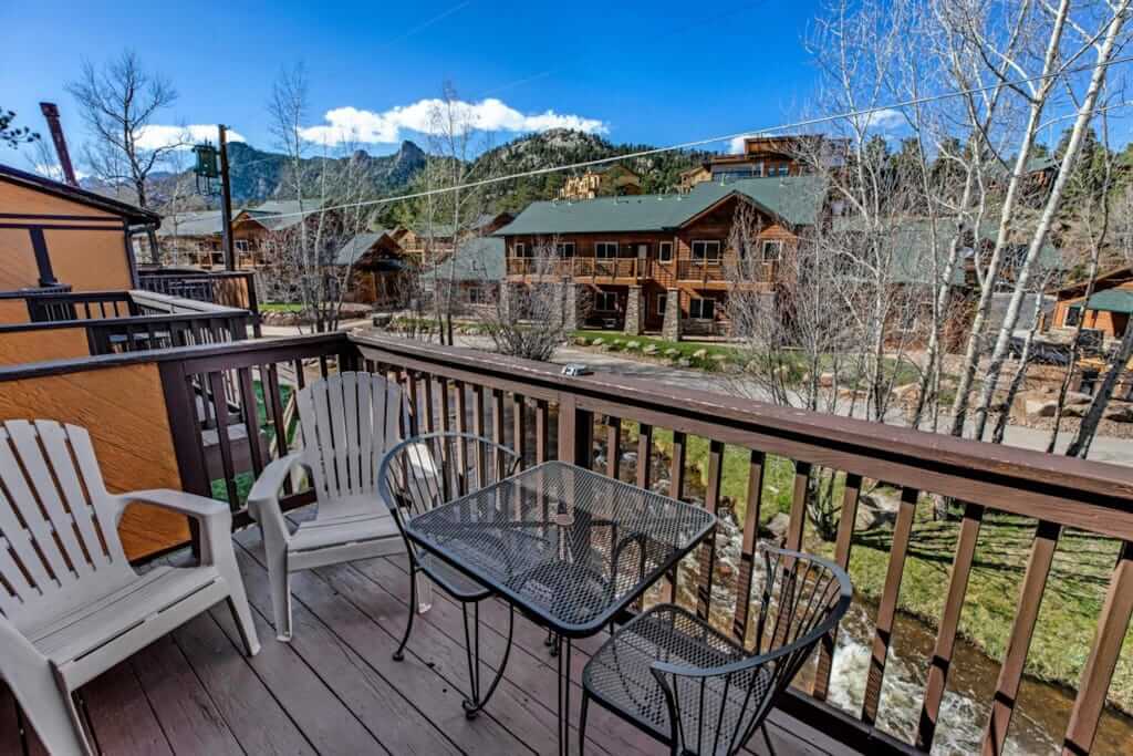 Murphy’s River Lodge – Queen Room with Two Queen Beds with River View 2