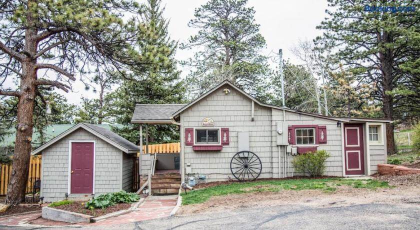 Prospect Miners Cabin. Cozy cabin with full kitchen. Dogs OK.