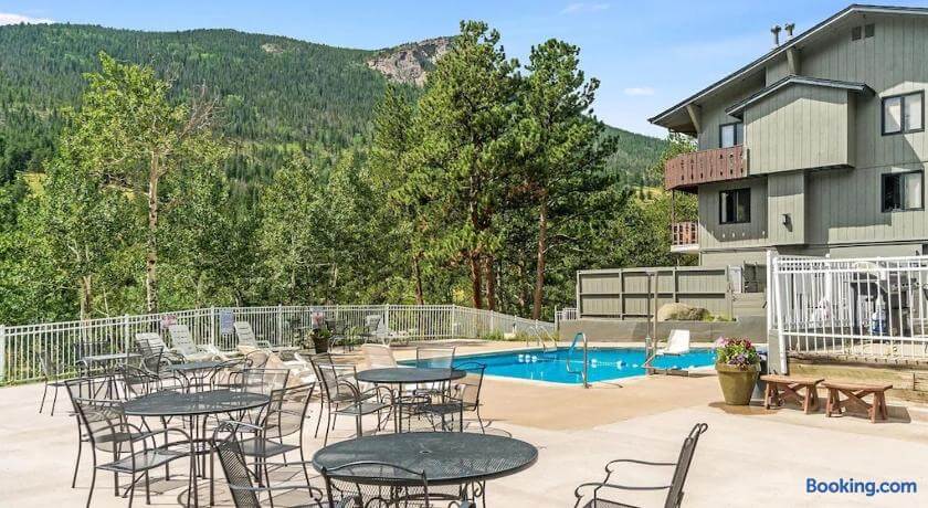 Rocky Mountain Riverside Escape; 1 Mile to Park