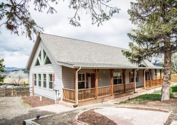 Twin Owls Lodge. Family friendly retreat with loft and kitchen. Dogs OK.