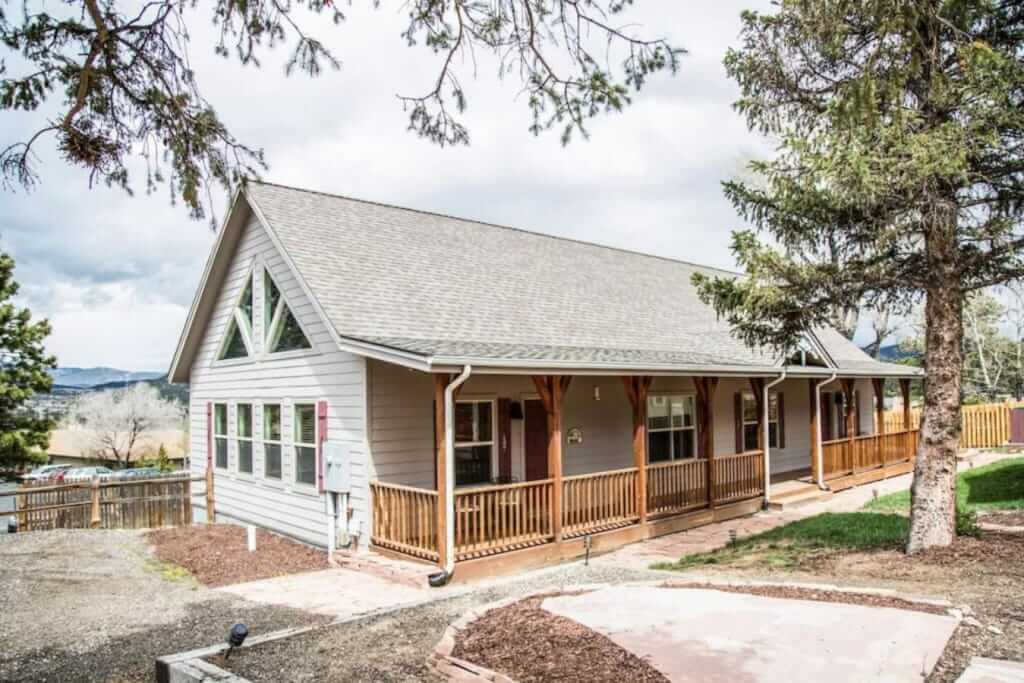 Twin Owls Lodge. Family friendly retreat with loft and kitchen. Dogs OK.