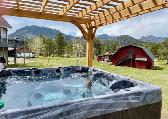 6 min to Nat’l Park- Majestic Retreat NEW HOT TUB w/ AMAZING VIEWS!