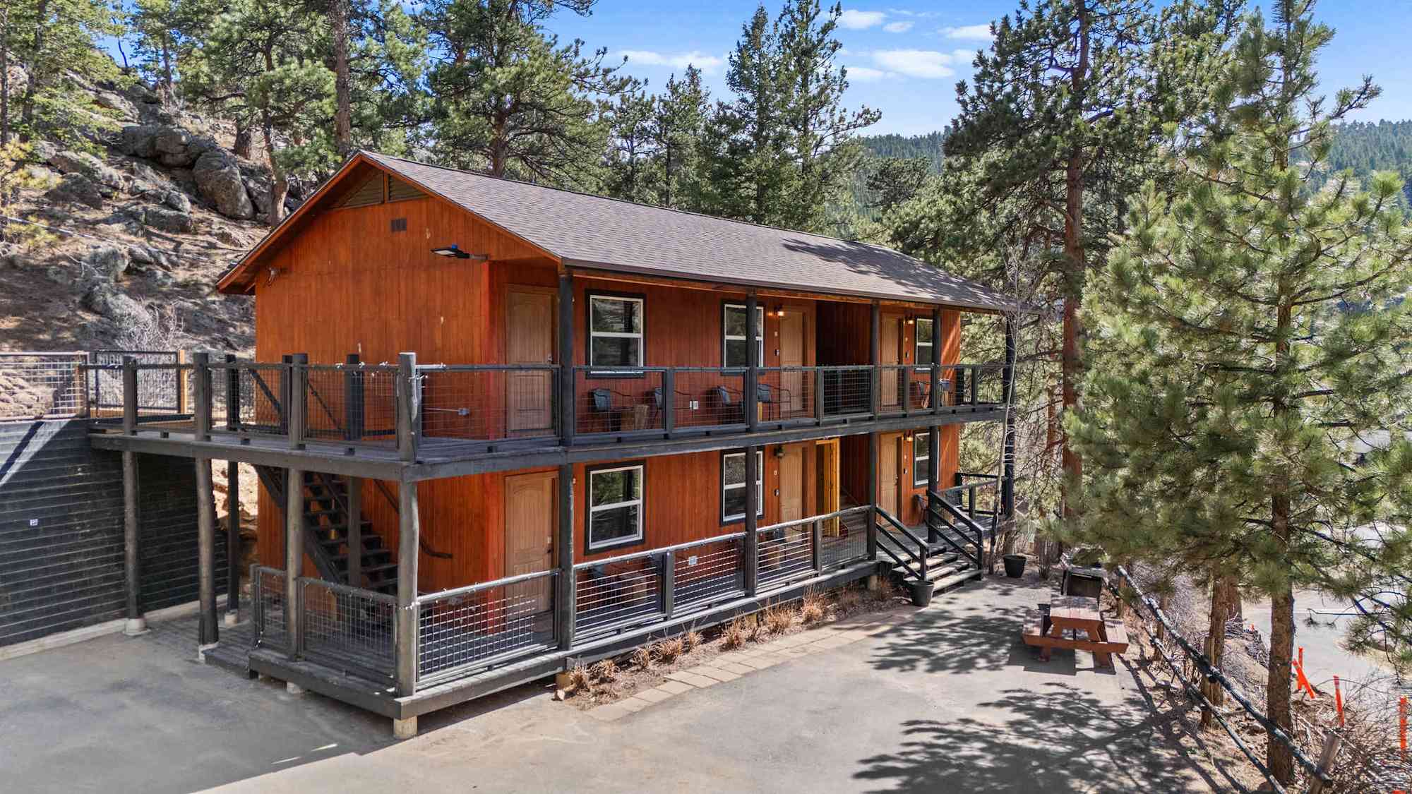 Cabin 17 – King Bed, New Kitchen & Bath