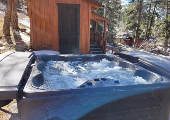 Cabin 6- Hot Tub, Full Kitchen, Grill, Roku TV!