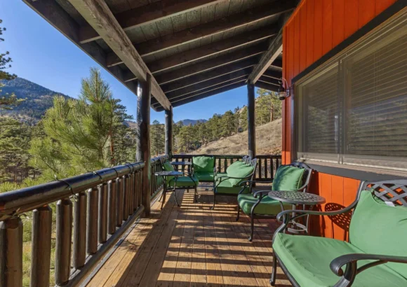 Cabin 9- Spacious cabin- 4 King beds- 2 baths