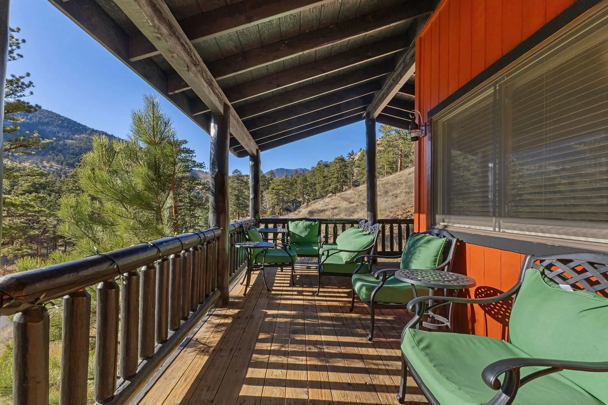 Cabin 9- Spacious cabin- 4 King beds- 2 baths