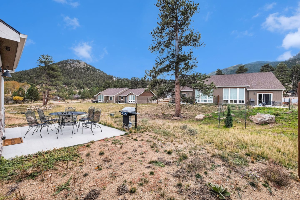 Dog-Friendly! New Modern Home, Views & Wildlife