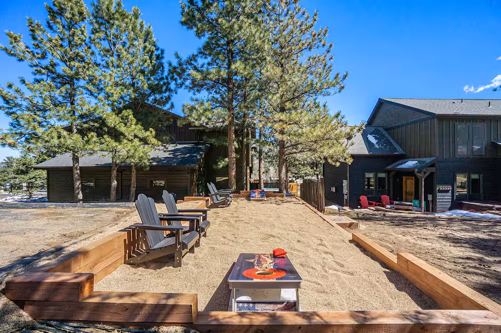 Estes Park Luxury Family Retreat- EV Charger /Hot Tub /Game Room /Outdoor Fire Pit