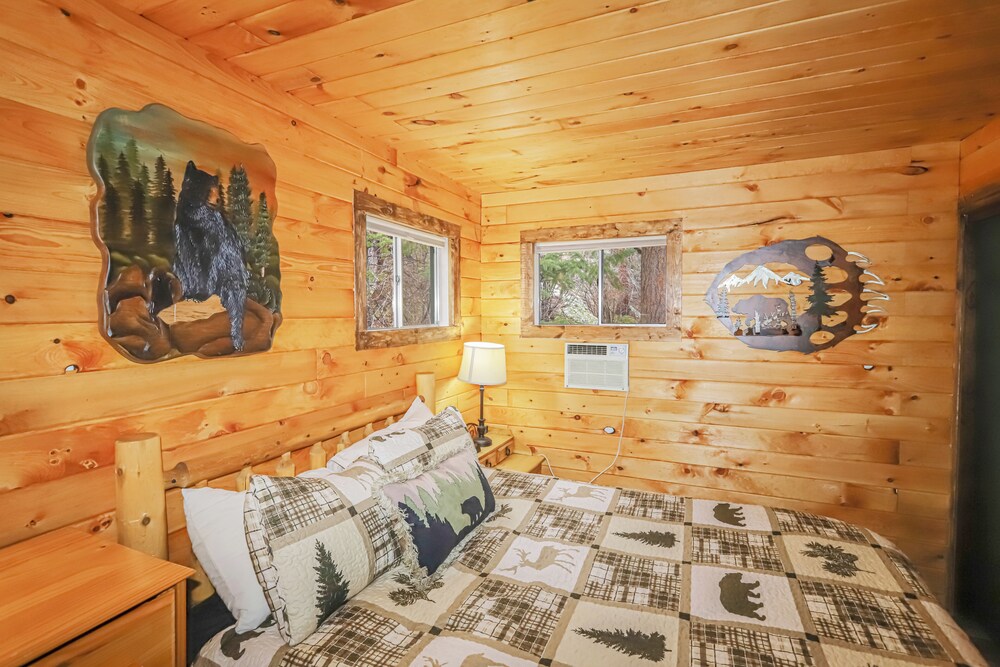 Gorgeous 2-Bedroom Modern Rustic Cabin with Views Cabin 1