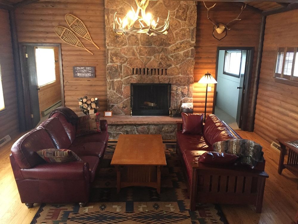 Historic Cabin with Spectacular Views! Full Kitchen, Walk into RMNP 20-NCD0303