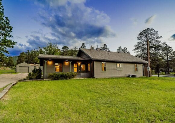 Hot Tub, Fenced Dog Yard, AC, Nat`l Park Views