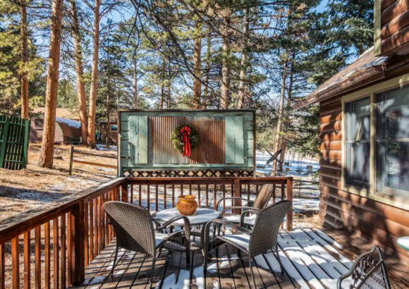 Hot tub, fireplace & turkeys near National Park