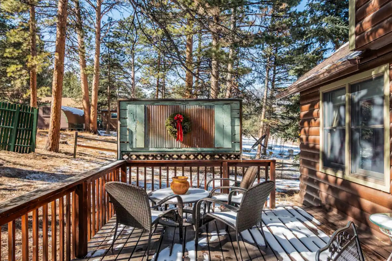 Hot tub, fireplace & turkeys near National Park