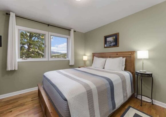 Lake Estes Overlook: A Lakefront Mountain Getaway