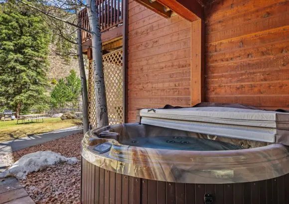 River Views • Private Hot Tub • Close to RMNP