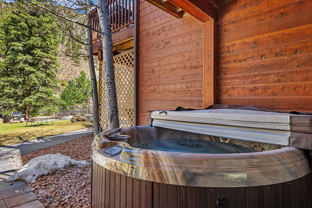 River Views • Private Hot Tub • Close to RMNP