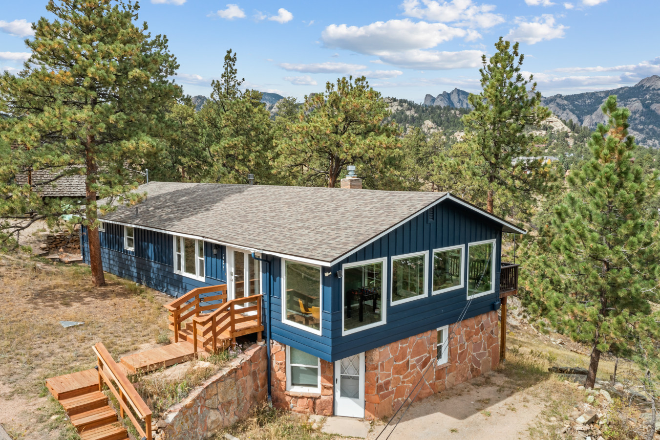 Rocky Mountain Overlook,Families/Groups STR 3272