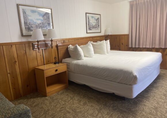 Saddle & Surrey Motel