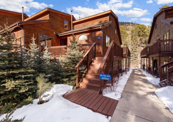 Spacious Riverfront Retreat • Private Hot Tub
