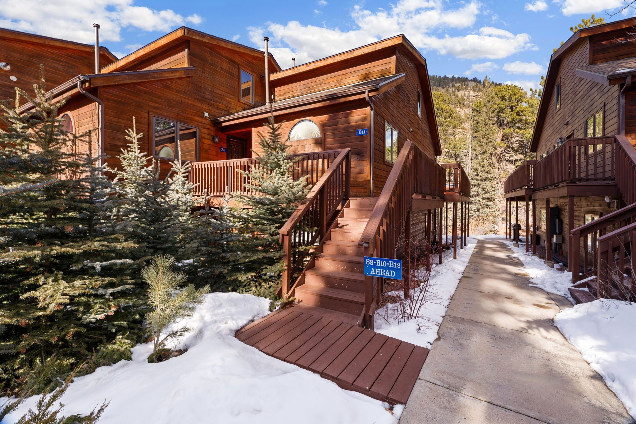 Spacious Riverfront Retreat • Private Hot Tub