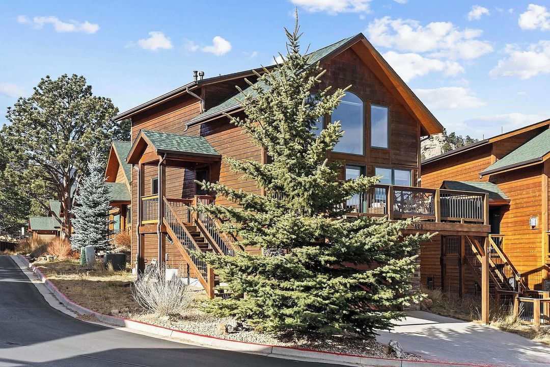 Updated & Spacious Lodge in Heart of Estes Park!
