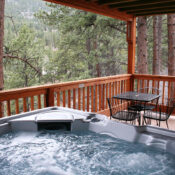 Cozy River Cabin, Minutes from Downtown and Rocky Mountain National Park