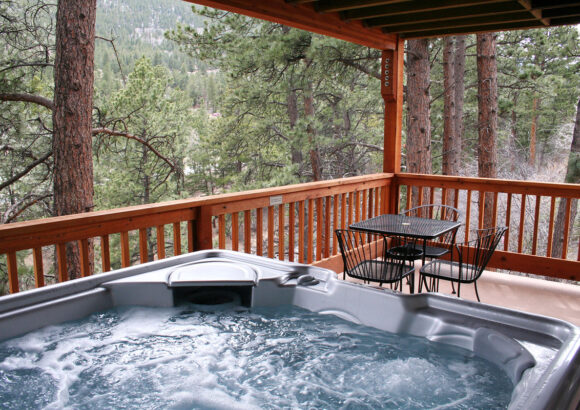 Cozy River Cabin, Minutes from Downtown and Rocky Mountain National Park