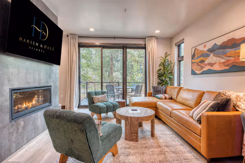 DreamView Suite | River Views, Shared Pool & Private Trails into RMNP