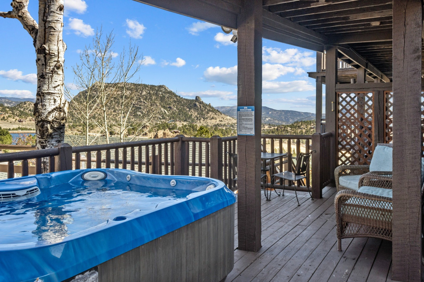 Estes Park Getaway w/ Hot Tub & Lake Views Near RMNP