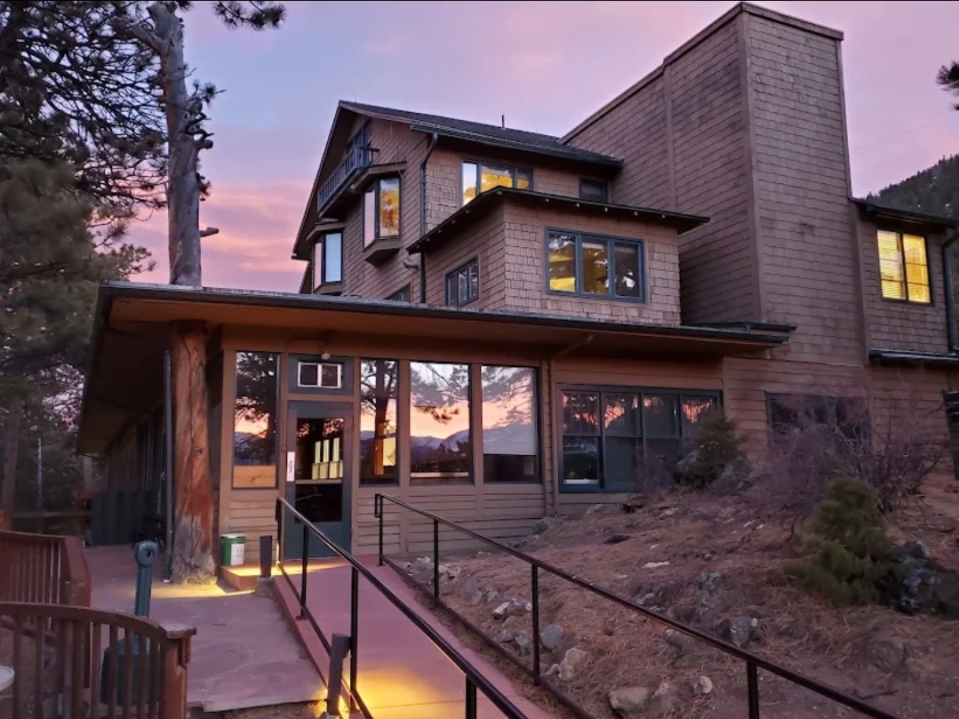 Historic Crags Lodge