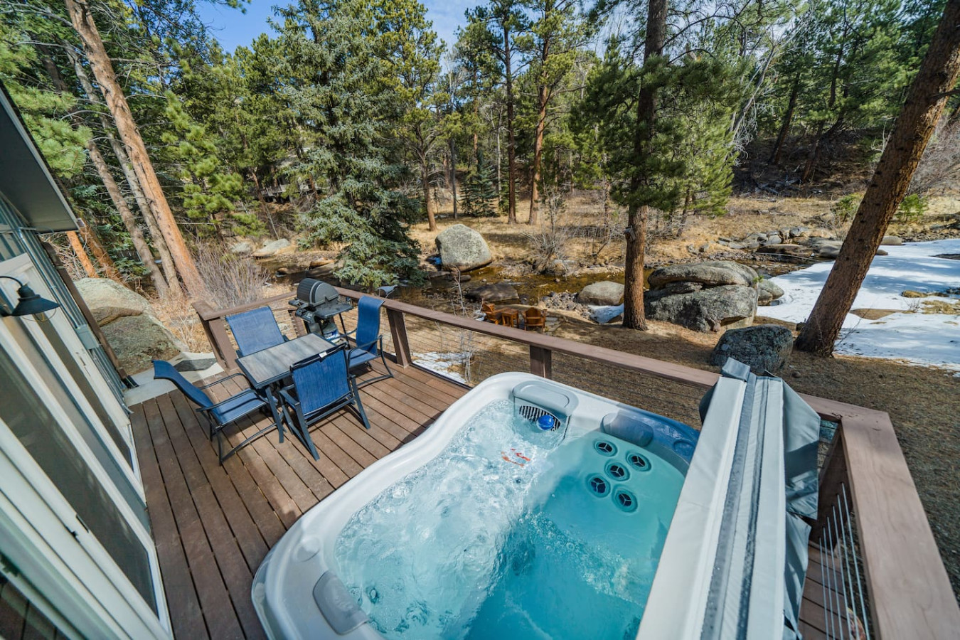 Hot tub! King bed & fireplace! Riverfront cabin