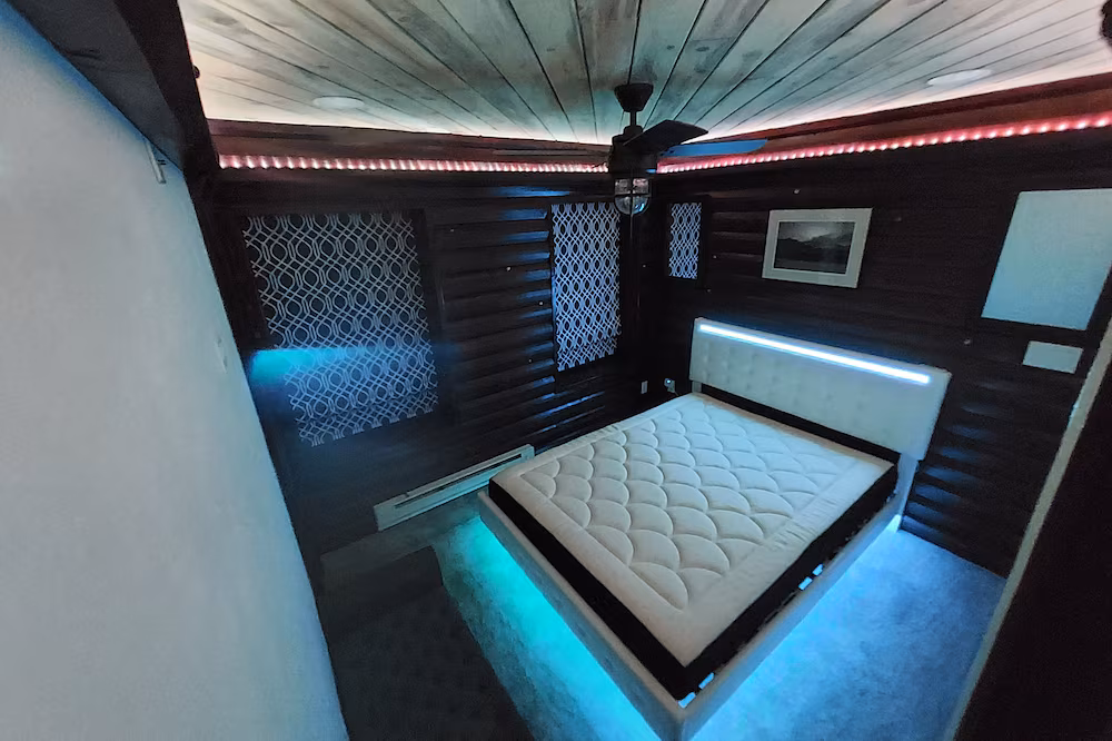Modern mountain cabin condo w / jetted tub steam shower +music reactive lighting