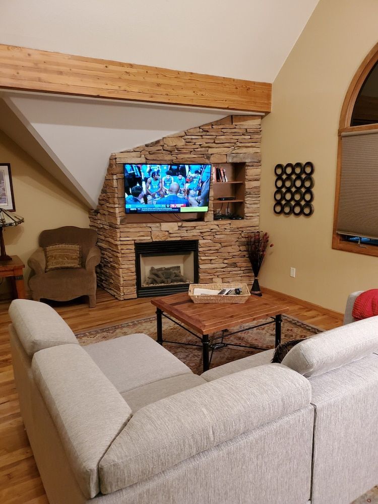 Spacious Estes Park 2 Bedroom Loft with AC. On the River, location is unmatched.