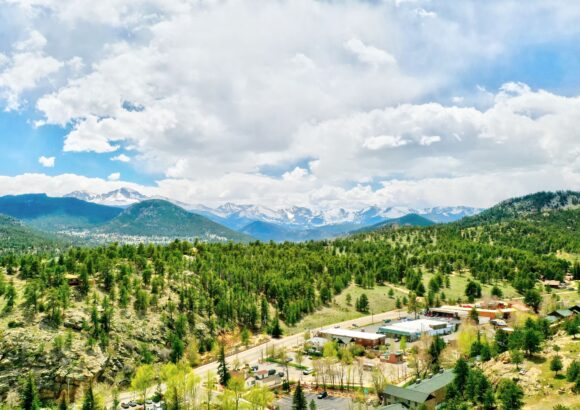 Vintage Cabin with Hot Tub, Convenient in-Town Location & Mountain Views! 3511