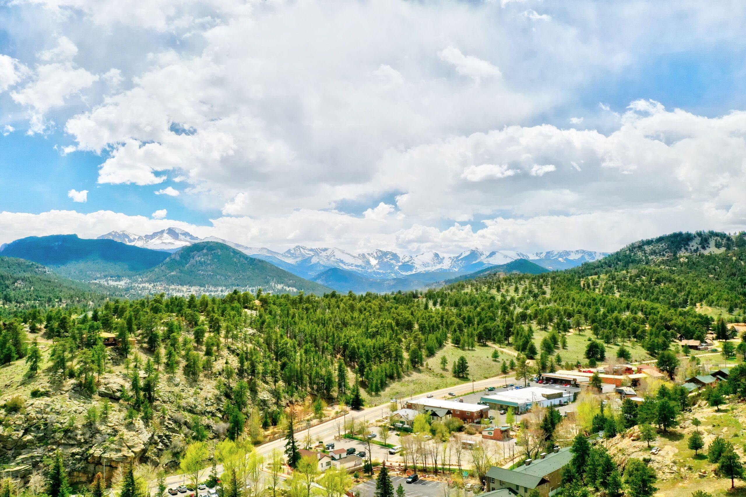Vintage Cabin with Hot Tub, Convenient in-Town Location & Mountain Views! 3511
